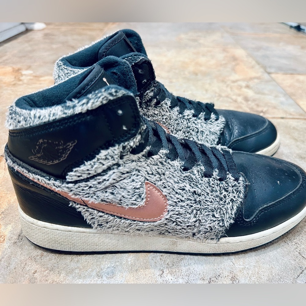 Nike Jordan 1 Retro Black Fleece